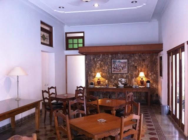 Hotel Graha Kinasih Kotabaru Γιογκιακάρτα Εξωτερικό φωτογραφία